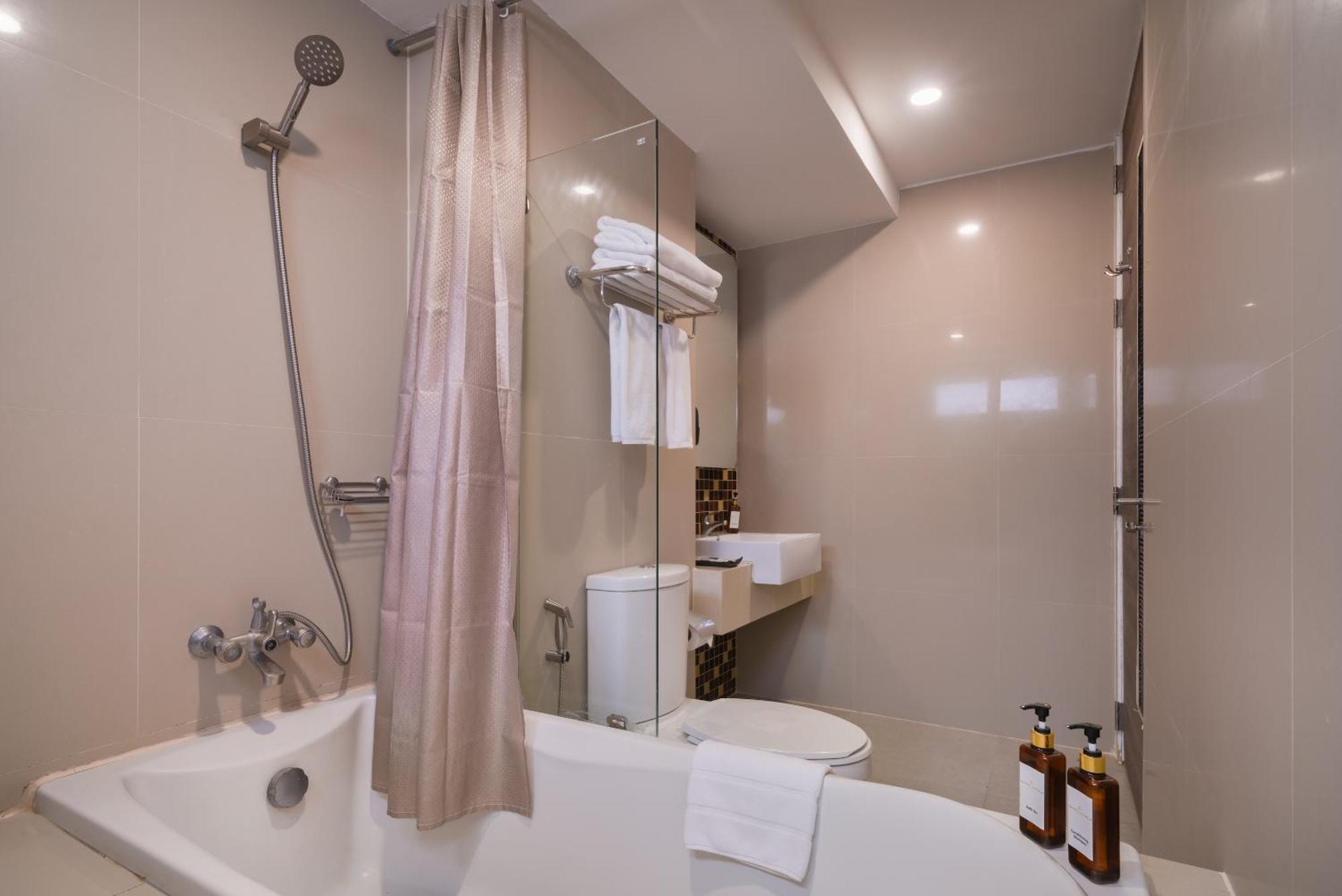 Aspira Suites Sukhumvit 20 Bangkok Esterno foto