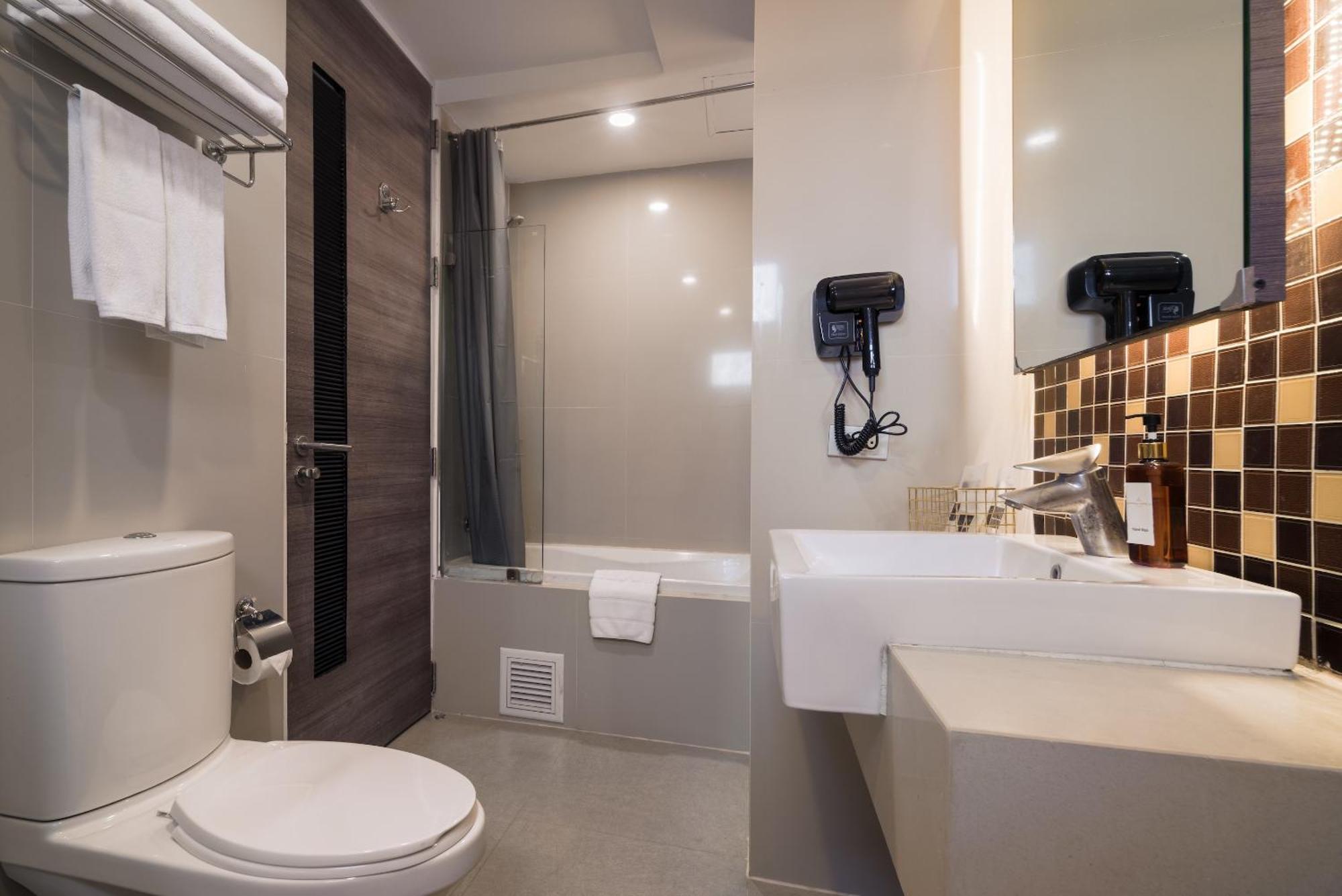 Aspira Suites Sukhumvit 20 Bangkok Esterno foto
