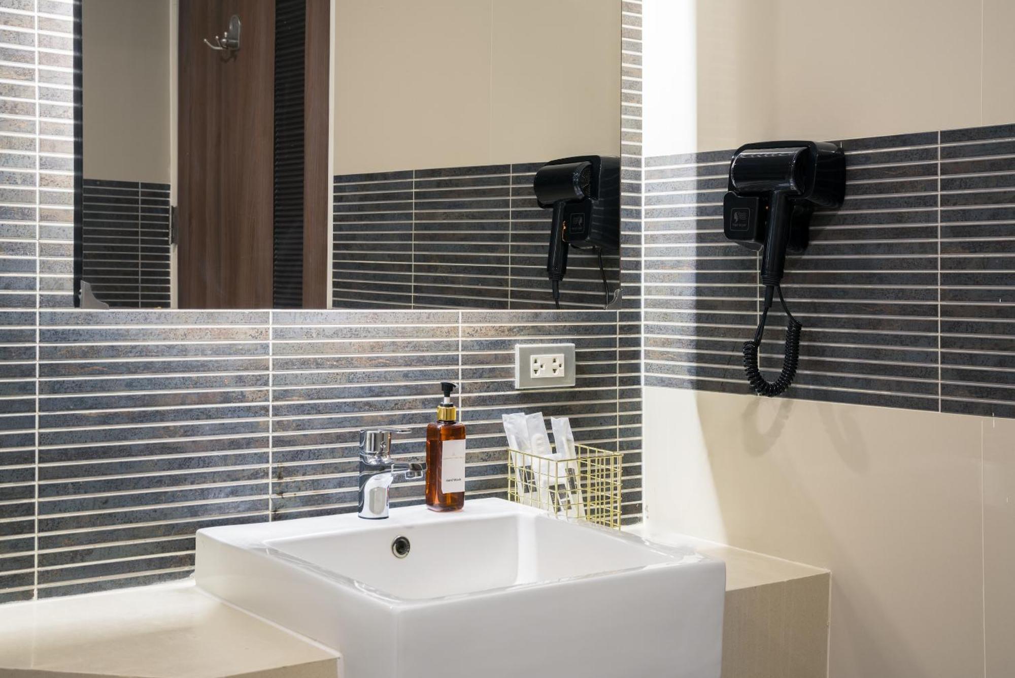 Aspira Suites Sukhumvit 20 Bangkok Esterno foto